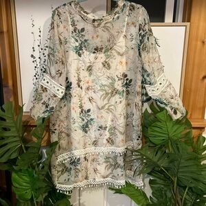 Bellambra size small 100% silk floral tunic and tank top